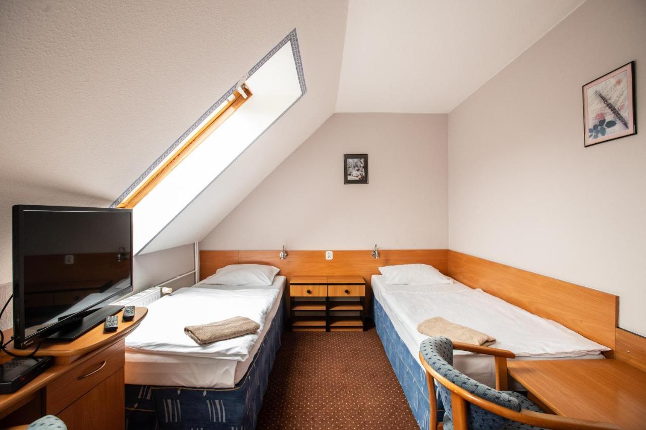 Hotel Margo Cedynia Экстерьер фото